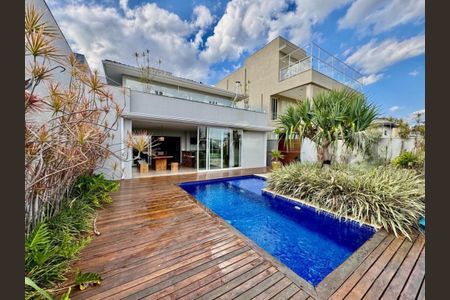 Casa de condomínio à venda com 336m², 3 quartos e 4 vagas