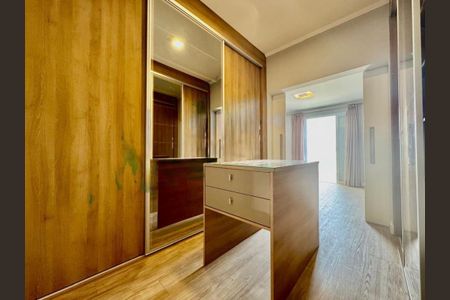 Casa de condomínio à venda com 336m², 3 quartos e 4 vagas