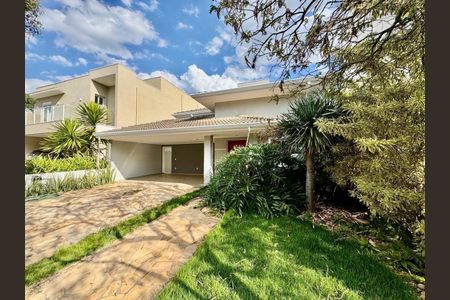 Casa de condomínio à venda com 336m², 3 quartos e 4 vagas