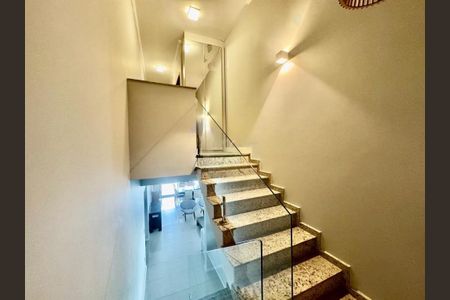 Casa de condomínio à venda com 336m², 3 quartos e 4 vagas