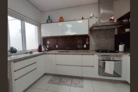 Casa de condomínio à venda com 260m², 3 quartos e 4 vagas