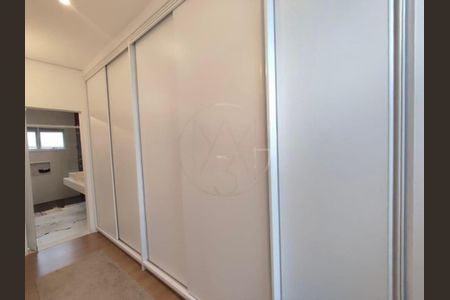Casa de condomínio à venda com 260m², 3 quartos e 4 vagas