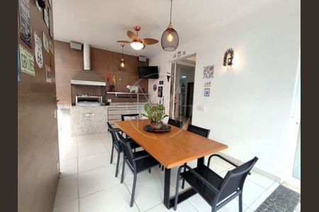 Casa de condomínio à venda com 260m², 3 quartos e 4 vagas