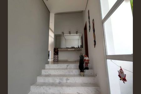 Casa de condomínio à venda com 260m², 3 quartos e 4 vagas