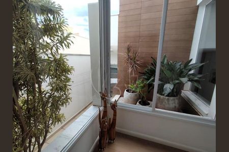 Casa de condomínio à venda com 260m², 3 quartos e 4 vagas