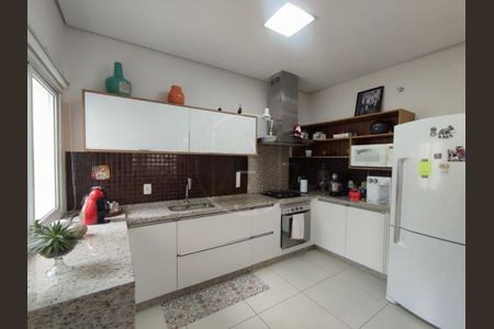 Casa de condomínio à venda com 260m², 3 quartos e 4 vagas