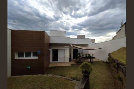 Casa de condomínio à venda com 260m², 3 quartos e 4 vagas