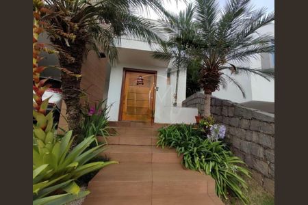 Casa de condomínio à venda com 260m², 3 quartos e 4 vagas