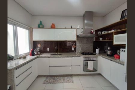 Casa de condomínio à venda com 260m², 3 quartos e 4 vagas