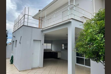 Casa de condomínio à venda com 275m², 3 quartos e 4 vagas