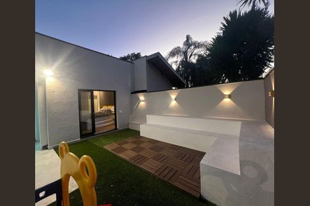 Casa de condomínio à venda com 221m², 3 quartos e 4 vagas