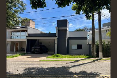 Casa de condomínio à venda com 221m², 3 quartos e 4 vagas