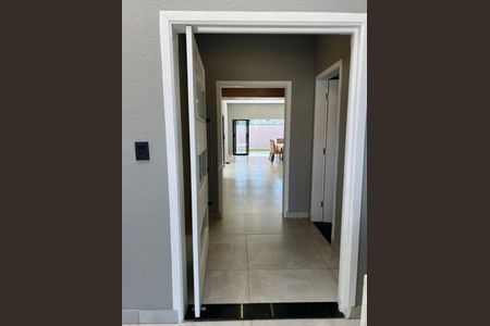 Casa de condomínio à venda com 221m², 3 quartos e 4 vagas