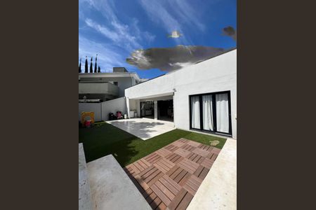 Casa de condomínio à venda com 221m², 3 quartos e 4 vagas