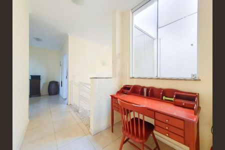 Casa de condomínio à venda com 250m², 4 quartos e 4 vagas