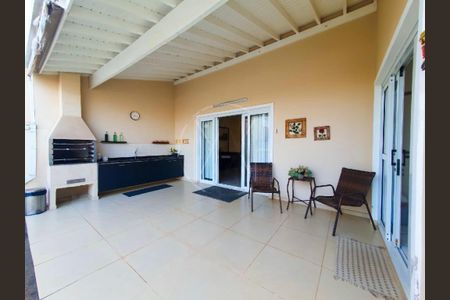 Casa de condomínio à venda com 250m², 4 quartos e 4 vagas