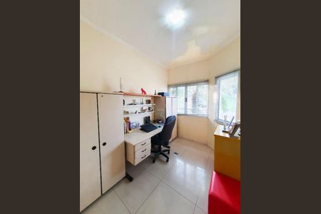 Casa de condomínio à venda com 250m², 4 quartos e 4 vagas