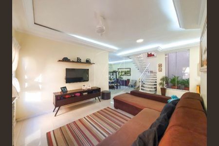 Casa de condomínio à venda com 250m², 4 quartos e 4 vagas