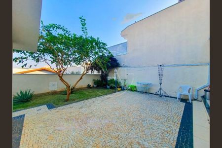 Casa de condomínio à venda com 250m², 4 quartos e 4 vagas