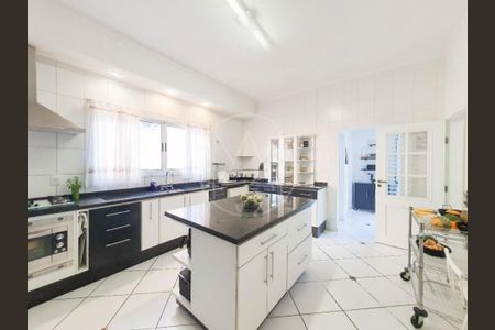 Casa de condomínio à venda com 250m², 4 quartos e 4 vagas
