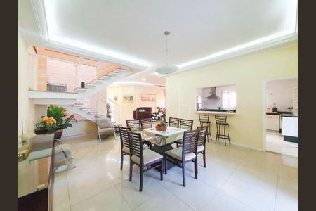 Casa de condomínio à venda com 250m², 4 quartos e 4 vagas