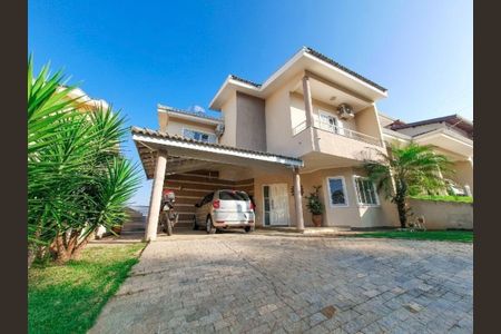 Casa de condomínio à venda com 250m², 4 quartos e 4 vagas