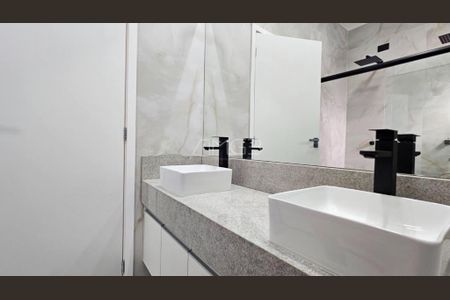 Casa de condomínio à venda com 226m², 3 quartos e 4 vagas