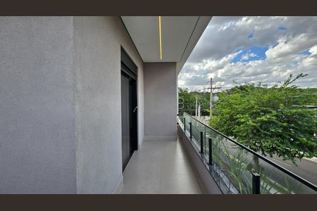 Casa de condomínio à venda com 226m², 3 quartos e 4 vagas