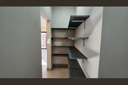 Casa de condomínio à venda com 226m², 3 quartos e 4 vagas