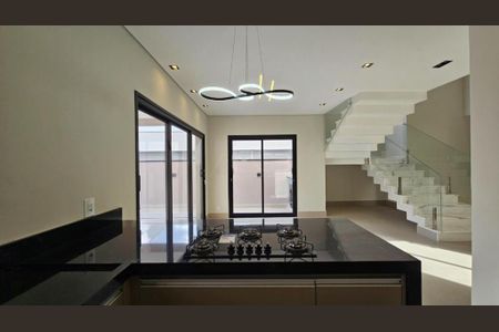 Casa de condomínio à venda com 226m², 3 quartos e 4 vagas