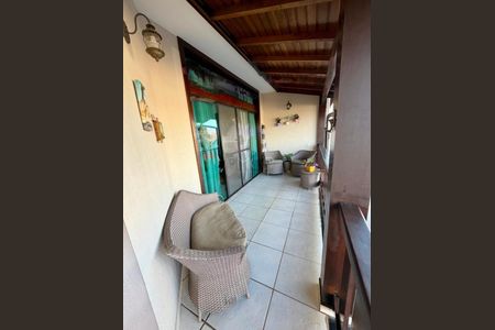 Casa de condomínio à venda com 283m², 3 quartos e 4 vagas