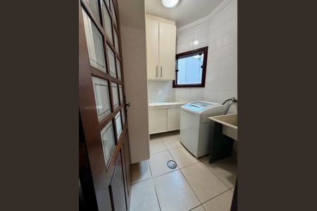 Casa de condomínio à venda com 283m², 3 quartos e 4 vagas