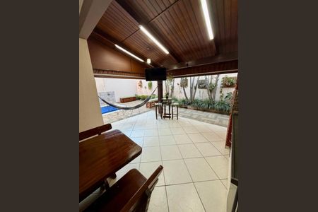 Casa de condomínio à venda com 283m², 3 quartos e 4 vagas