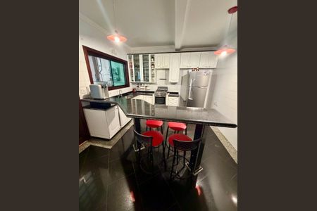 Casa de condomínio à venda com 283m², 3 quartos e 4 vagas