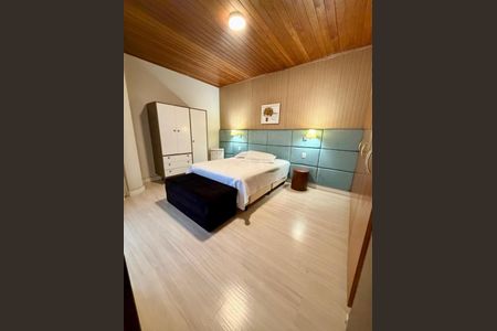 Casa de condomínio à venda com 283m², 3 quartos e 4 vagas