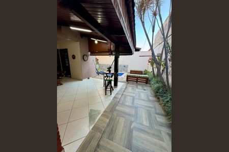 Casa de condomínio à venda com 283m², 3 quartos e 4 vagas