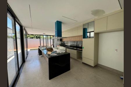 Casa de Condomínio à venda com 3 quartos, 234m² em Vila Santana, Valinhos