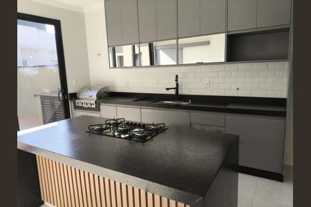 Casa de condomínio à venda com 190m², 3 quartos e 4 vagas