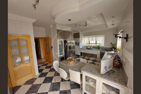 Casa de condomínio à venda com 550m², 5 quartos e 5 vagas