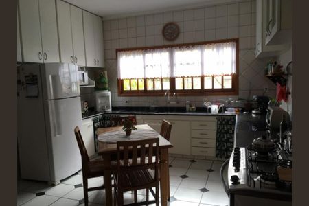 Casa de condomínio à venda com 295m², 4 quartos e 7 vagas