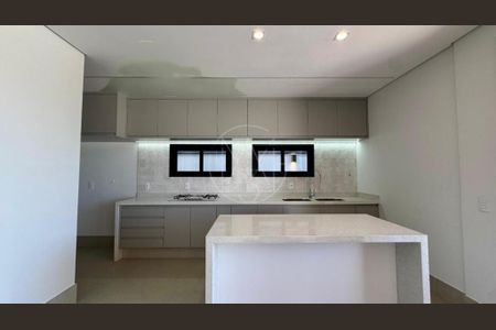 Casa de condomínio à venda com 215m², 3 quartos e 4 vagas