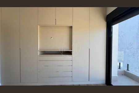 Casa de condomínio à venda com 215m², 3 quartos e 4 vagas
