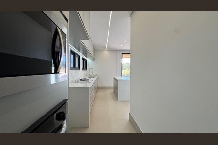 Casa de condomínio à venda com 215m², 3 quartos e 4 vagas