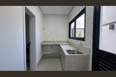 Casa de condomínio à venda com 215m², 3 quartos e 4 vagas