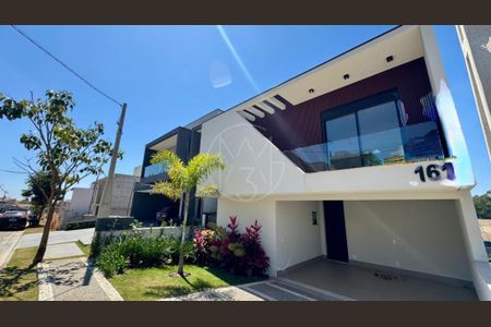 Casa de condomínio à venda com 215m², 3 quartos e 4 vagas