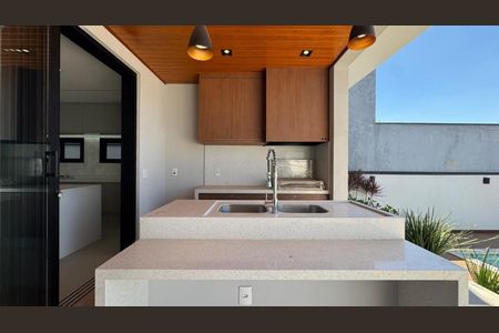 Casa de condomínio à venda com 215m², 3 quartos e 4 vagas