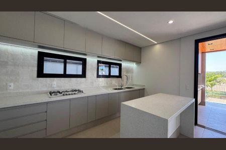 Casa de condomínio à venda com 215m², 3 quartos e 4 vagas