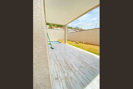 Casa de condomínio à venda com 244m², 3 quartos e 4 vagas