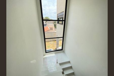 Casa de condomínio à venda com 244m², 3 quartos e 4 vagas