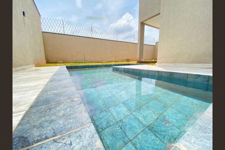 Casa de condomínio à venda com 244m², 3 quartos e 4 vagas